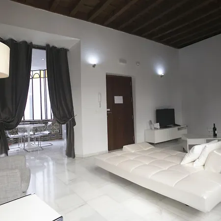 Elvira Apartahotel