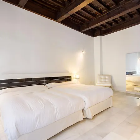 Elvira Apartahotel