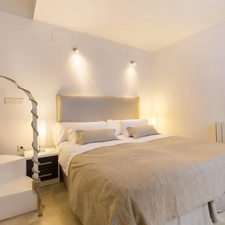 Elvira Apartahotel