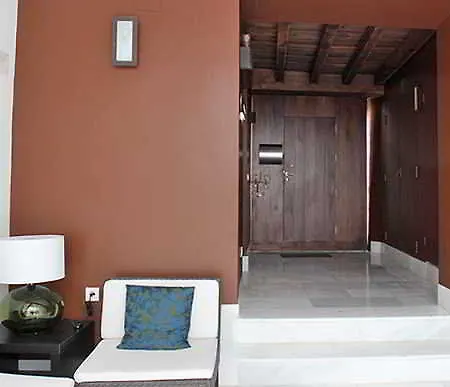 Elvira Apartahotel