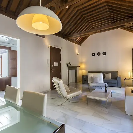 Elvira Apartahotel