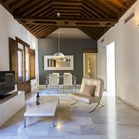 Elvira Apartahotel